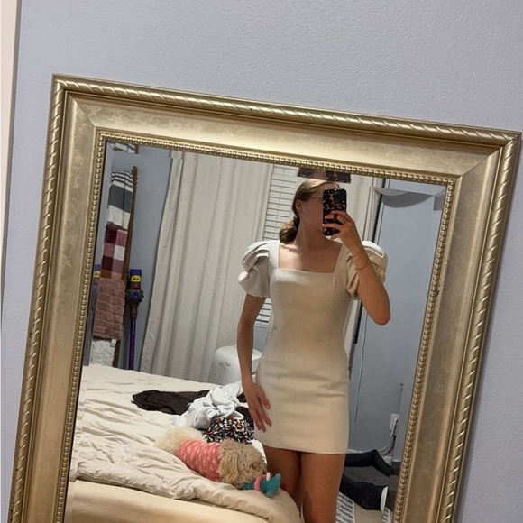 Elliatt Alondra Puff Sleeve Mini Dress - Picture 2 of 4